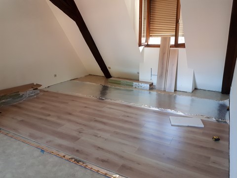 Pose de parquet. Pendant